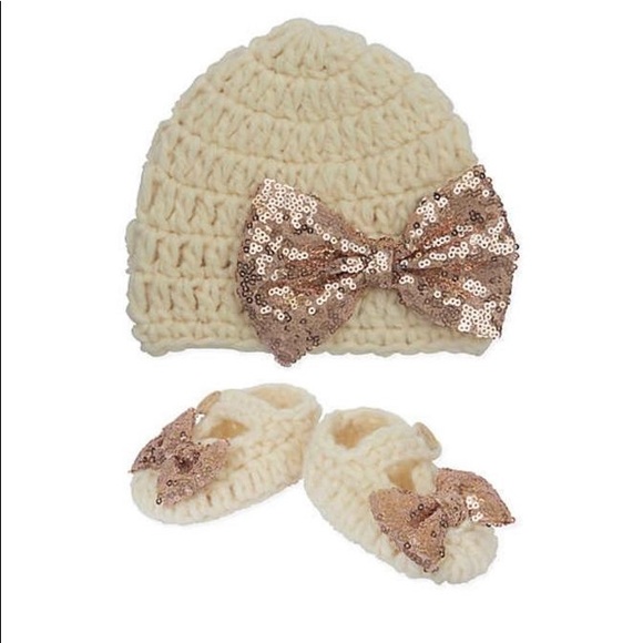 NEW! So Adorable Hand Crocheted Set - Picture 1 of 3